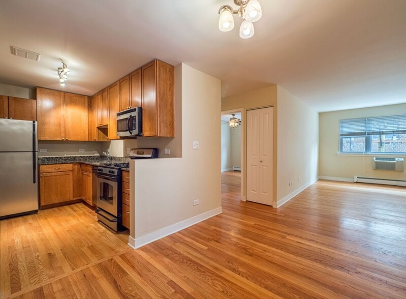 Building Photo - 630 W Wrightwood Ave