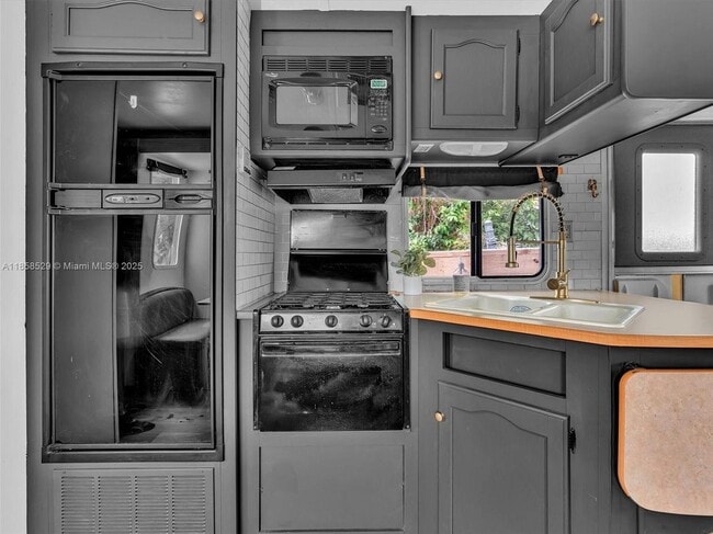 Building Photo - 107 Central Ave