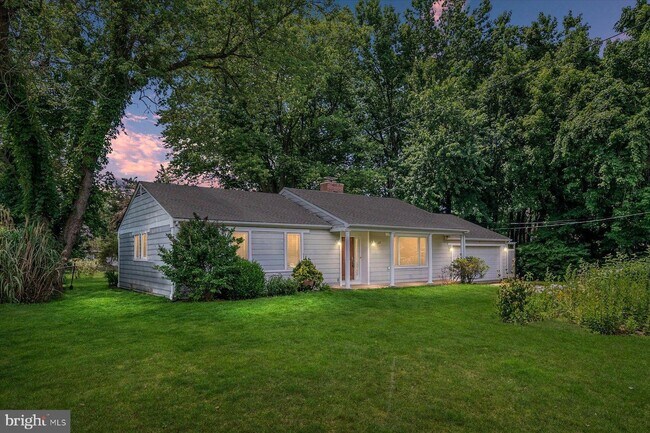 Building Photo - 109 Lake View Drive