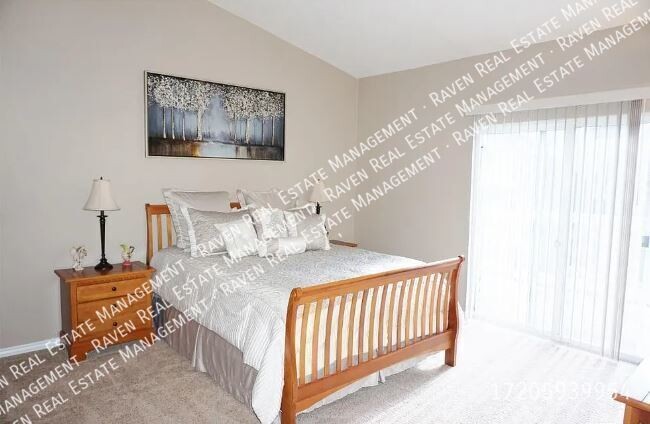 Building Photo - Beautifully Updated Townhome with Attached...