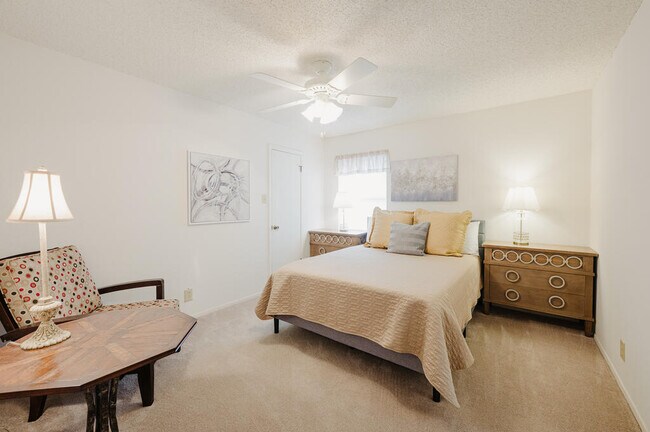 Building Photo - 6424 Amber Dr