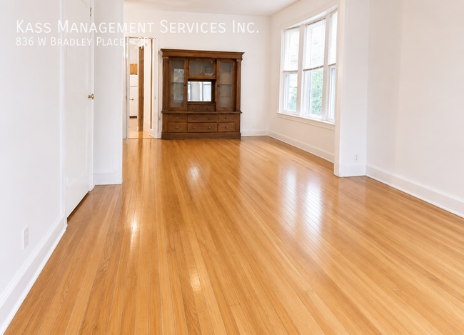 Building Photo - 836 W Bradley Pl