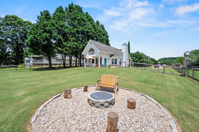 Building Photo - 138 Lake Dr