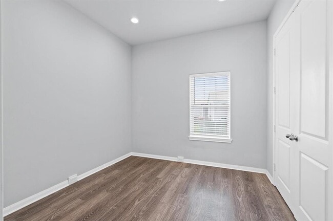 Building Photo - 18835 Elegance Ave