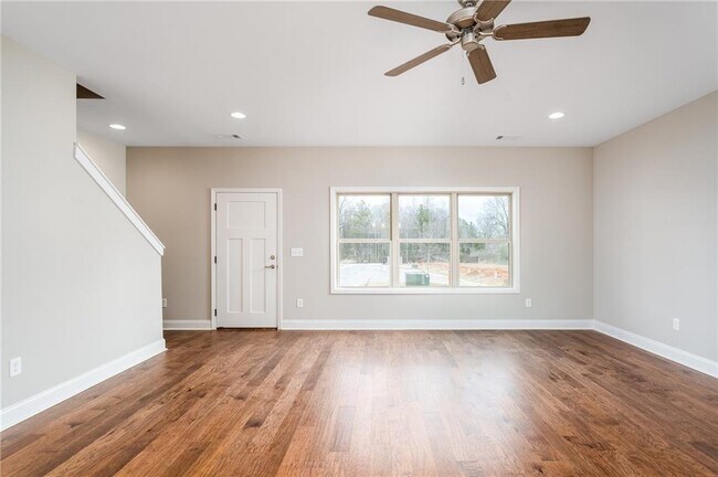 Building Photo - 3260 Academy Dr