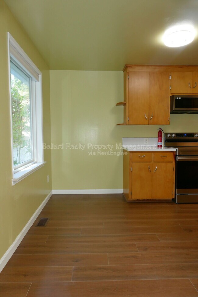 Building Photo - 2127 N 160th St