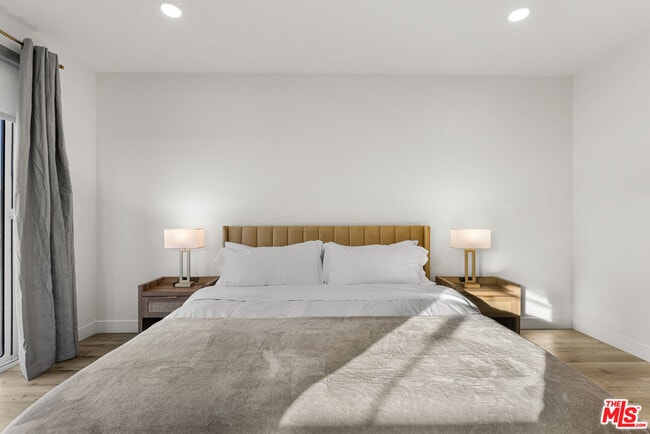 Building Photo - 4806 Sylmar Ave