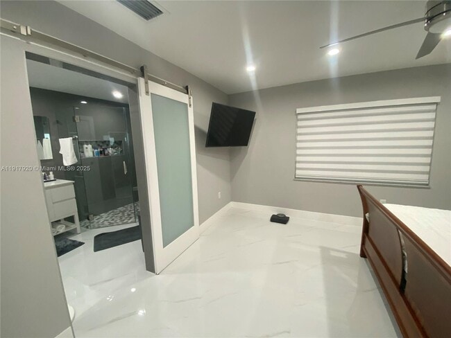 Building Photo - 7010 SW 144th Pl