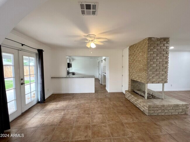 Building Photo - 2914 N 49th Ave