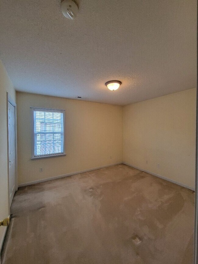 Building Photo - 2018 Heritage Ln