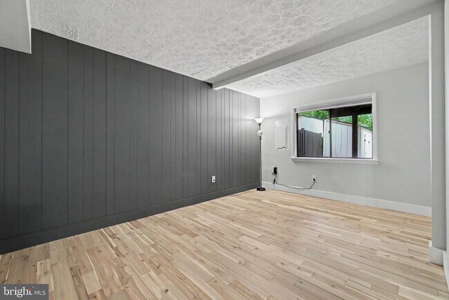 Building Photo - 2105 Glencourse Ln