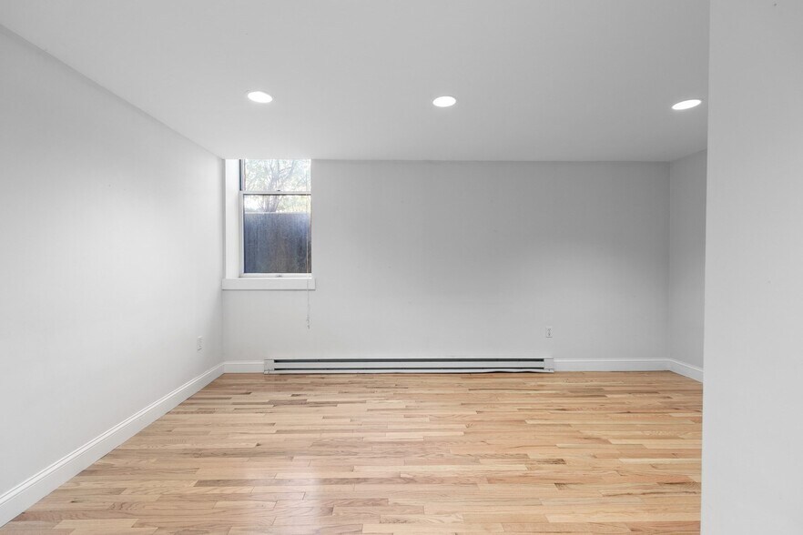 Building Photo - 1763 Beacon St