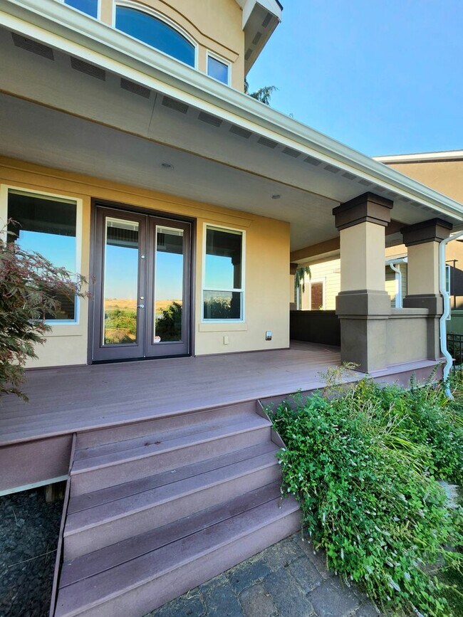 Building Photo - Beautiful Riverfront Retreat, 2 River-Faci...