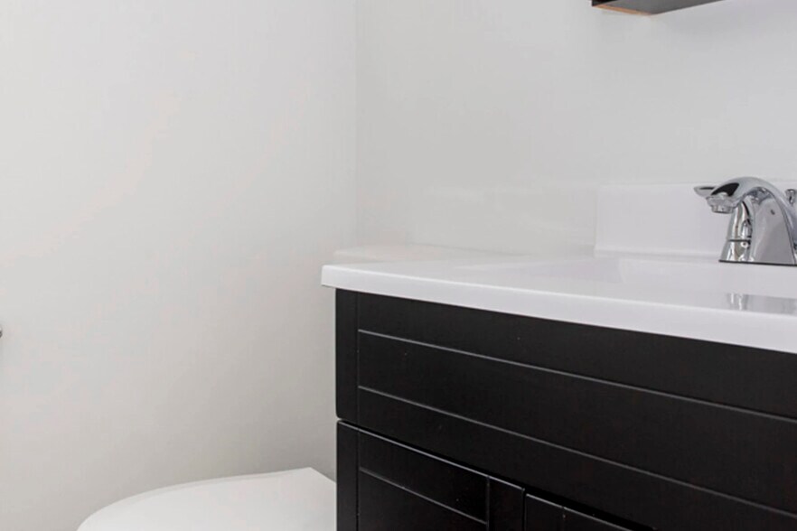 Building Photo - 1056 W Lill Ave