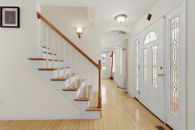 Building Photo - 16 Windsor Rd