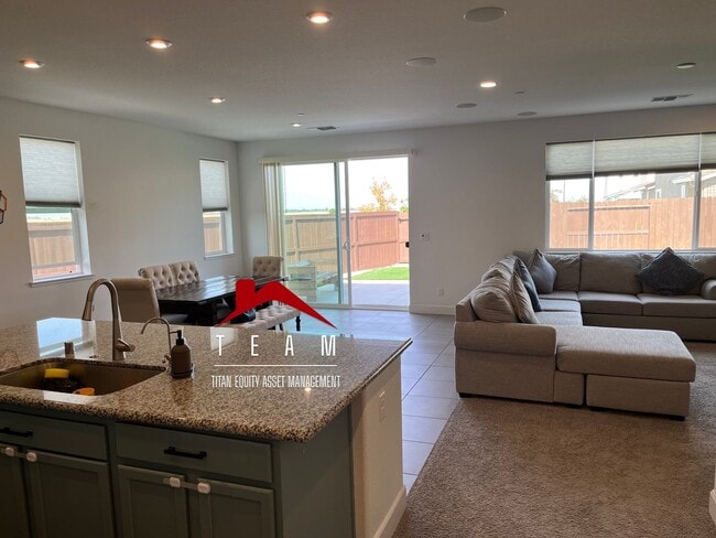 Building Photo - Great single story home with solar