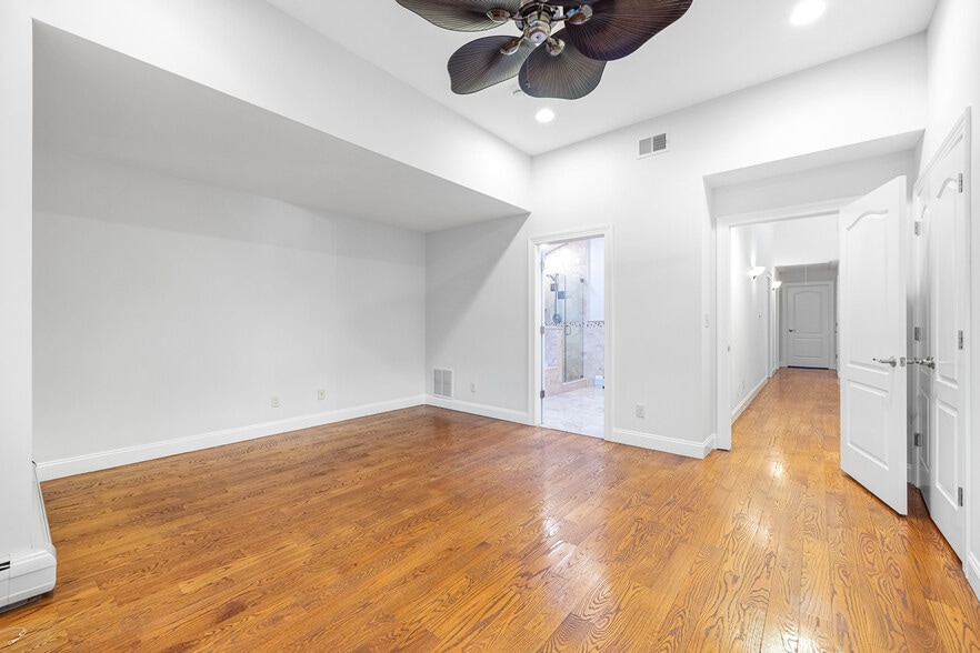 Building Photo - 258 4th St