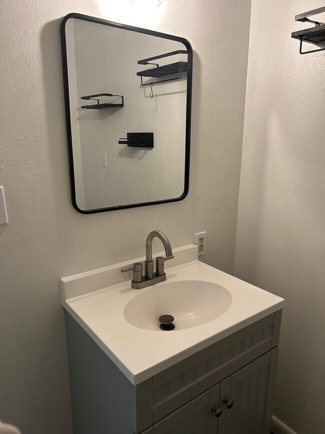 Building Photo - 3850 N Collister Dr