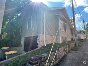 Building Photo - 211 1/2 N Madison - Summer Lease