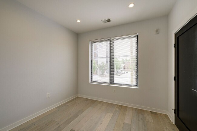 Building Photo - 721 Kennedy St NW