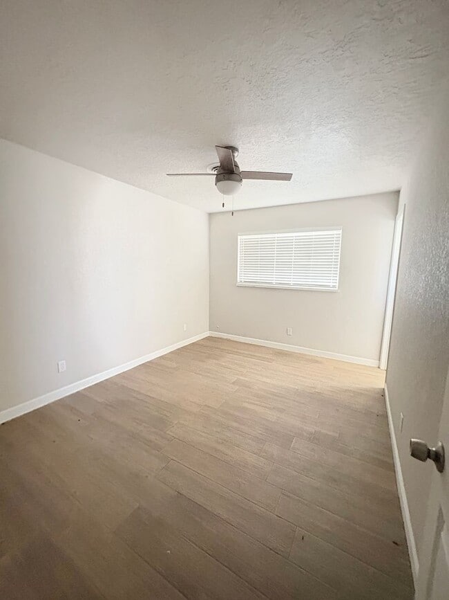 Building Photo - 907 W Coal Ave
