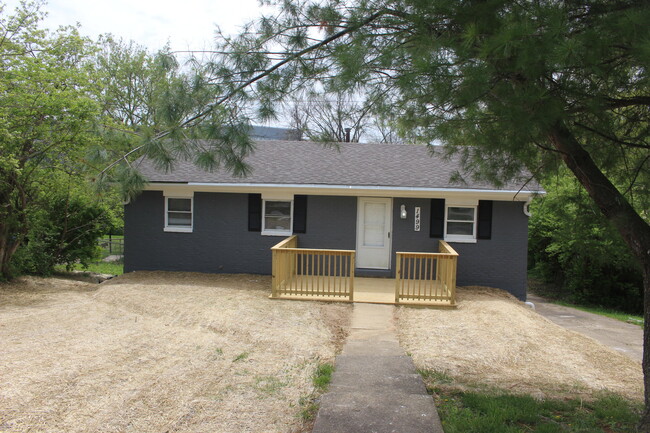 Primary Photo - 1499 Thames Dr