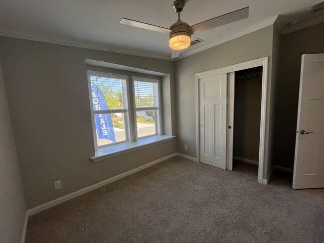 Building Photo - 146 Lakeview Dr