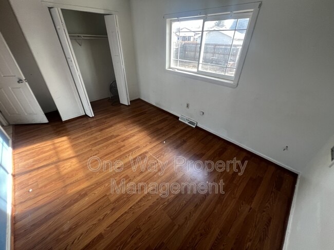 Building Photo - 1114 Longview Dr