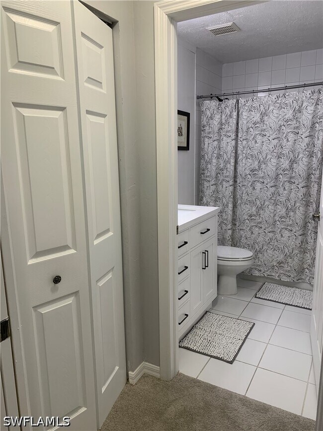 Building Photo - 230 Robin Hood Cir