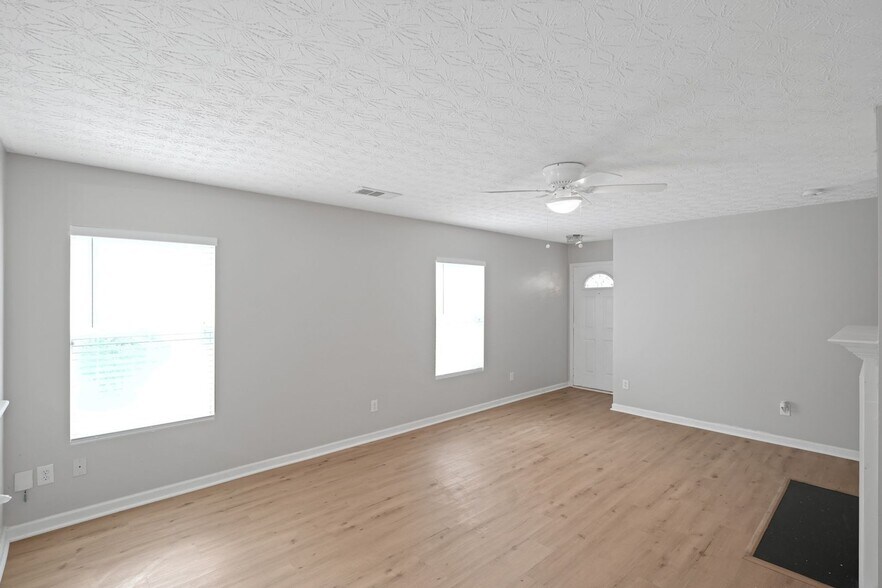 Building Photo - 415 Silver Spring St