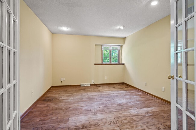 Building Photo - 2601 Hillshire Dr