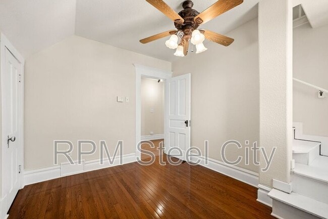 Building Photo - 2125 N Grand Ave