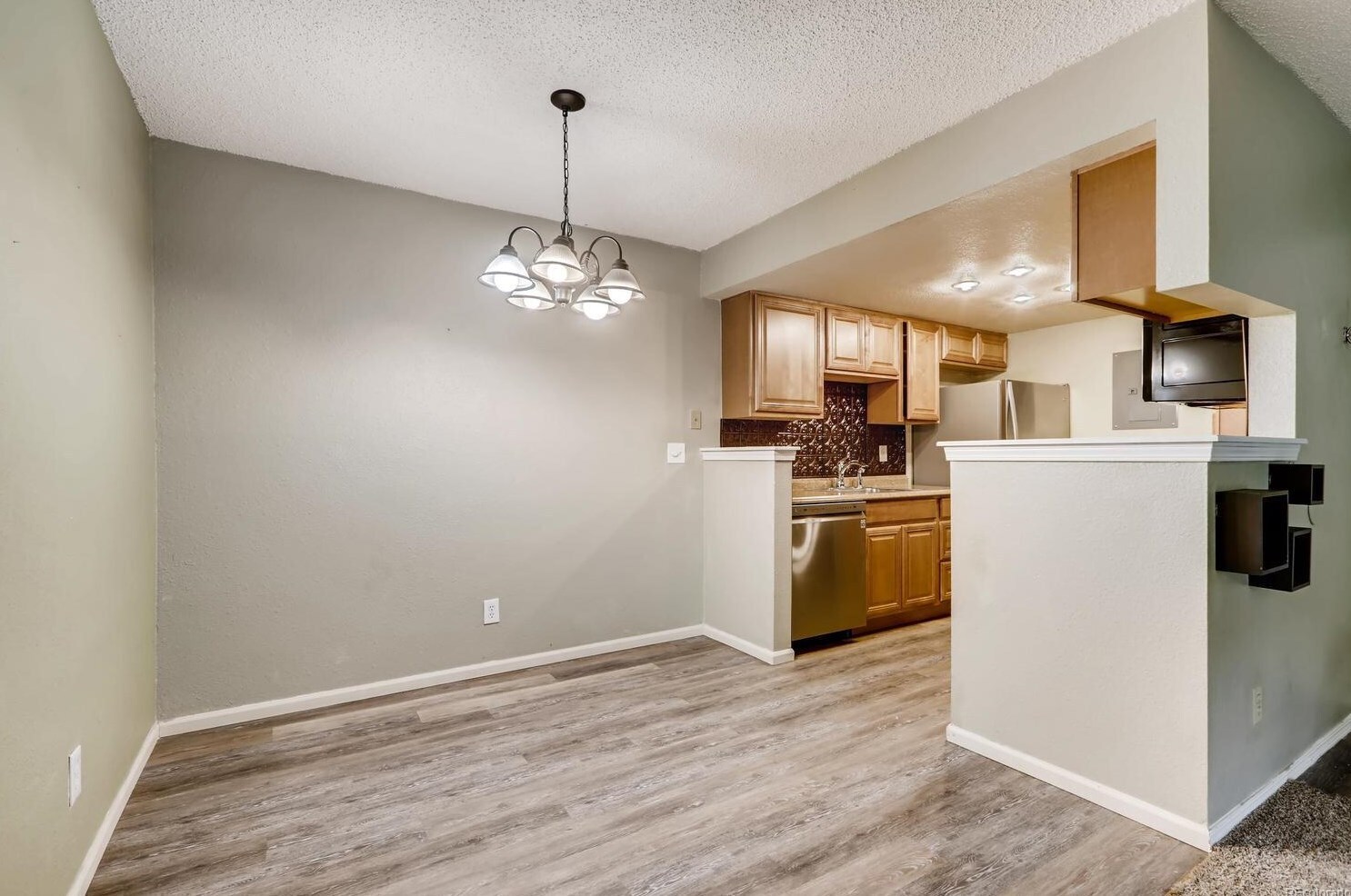 Building Photo - 8225 Fairmount Dr
