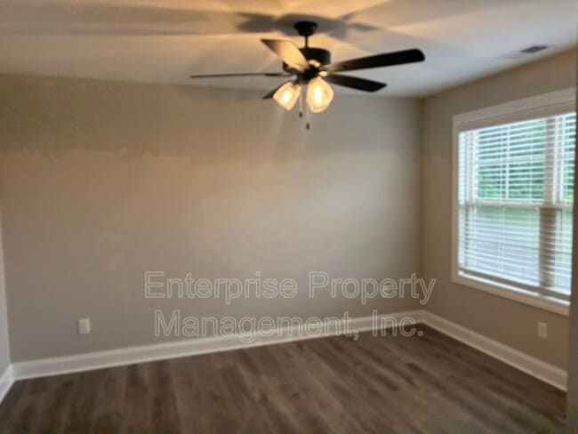 Building Photo - 564 Holden Dr