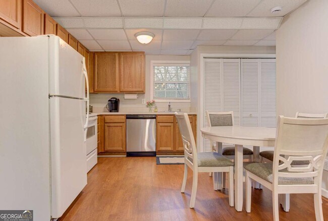 Building Photo - 2535 Hickory Rd