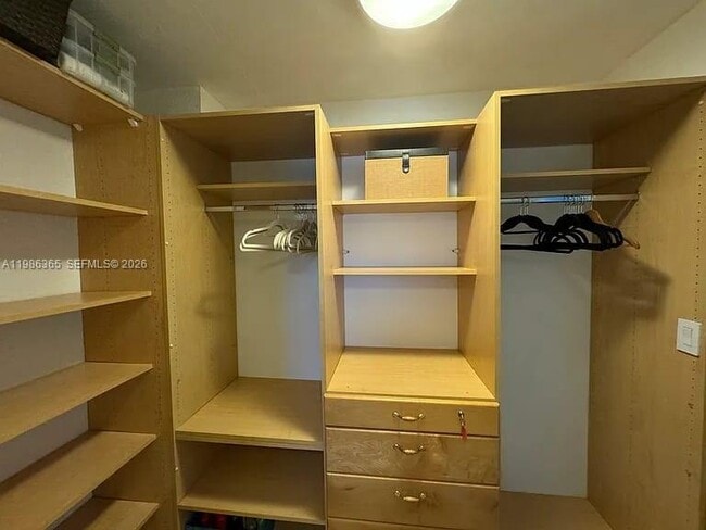 Building Photo - 1615 West Ave