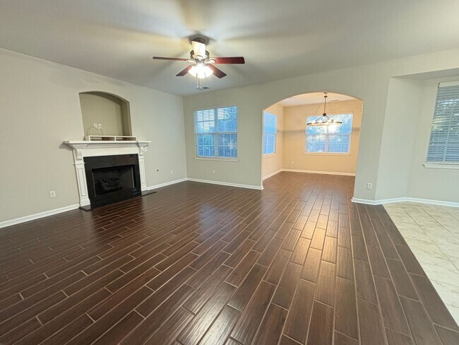 Building Photo - 408 Abe Cir