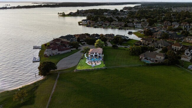 Building Photo - 12345 White Oak Point