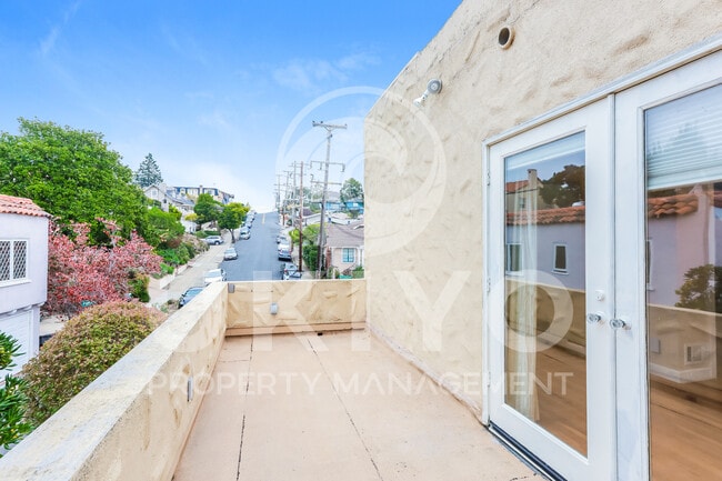 Building Photo - 4753 El Centro Ave