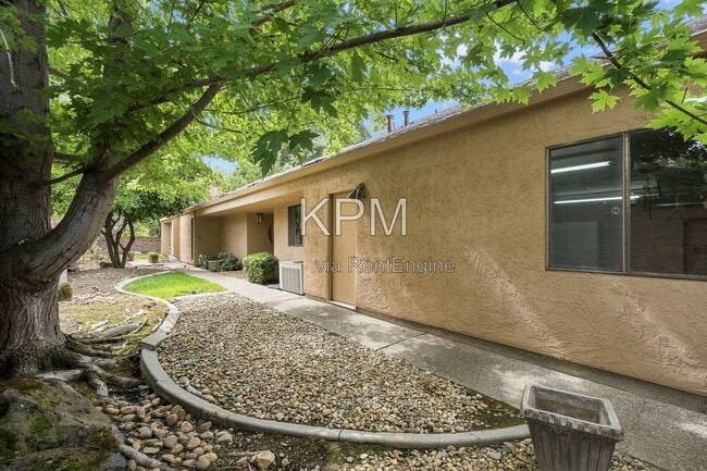 Building Photo - 3342 Cove Cir