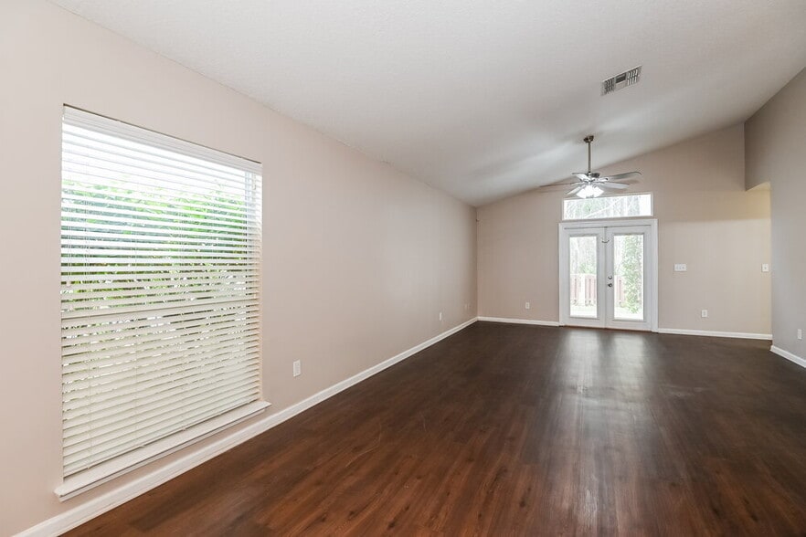 Building Photo - 2112 S Cranbrook Ave