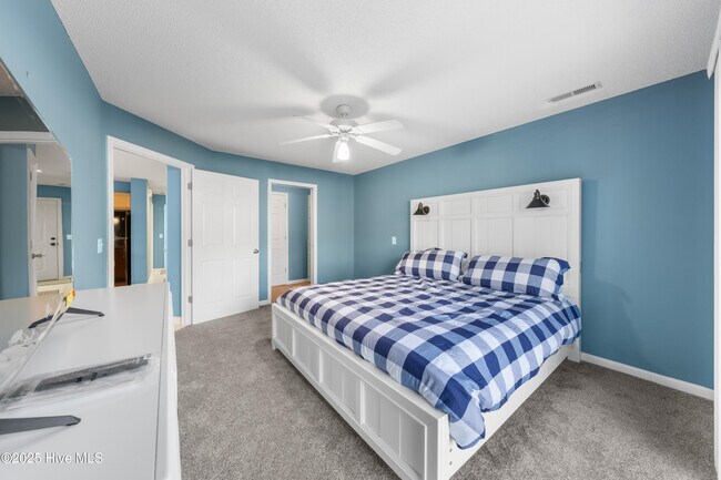 Building Photo - 3350 Club Villas Dr