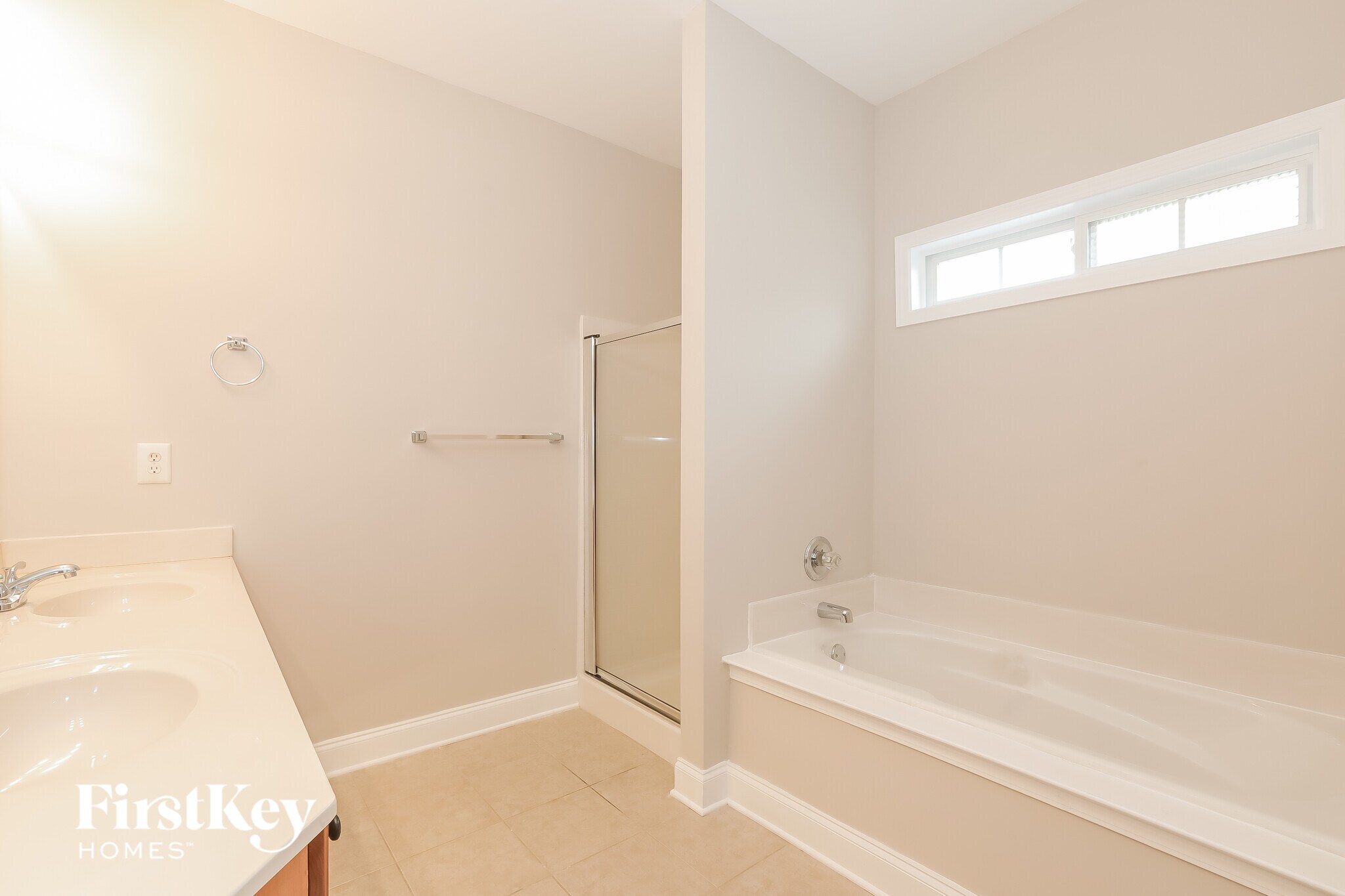 Building Photo - 495 Roland Manor Dr