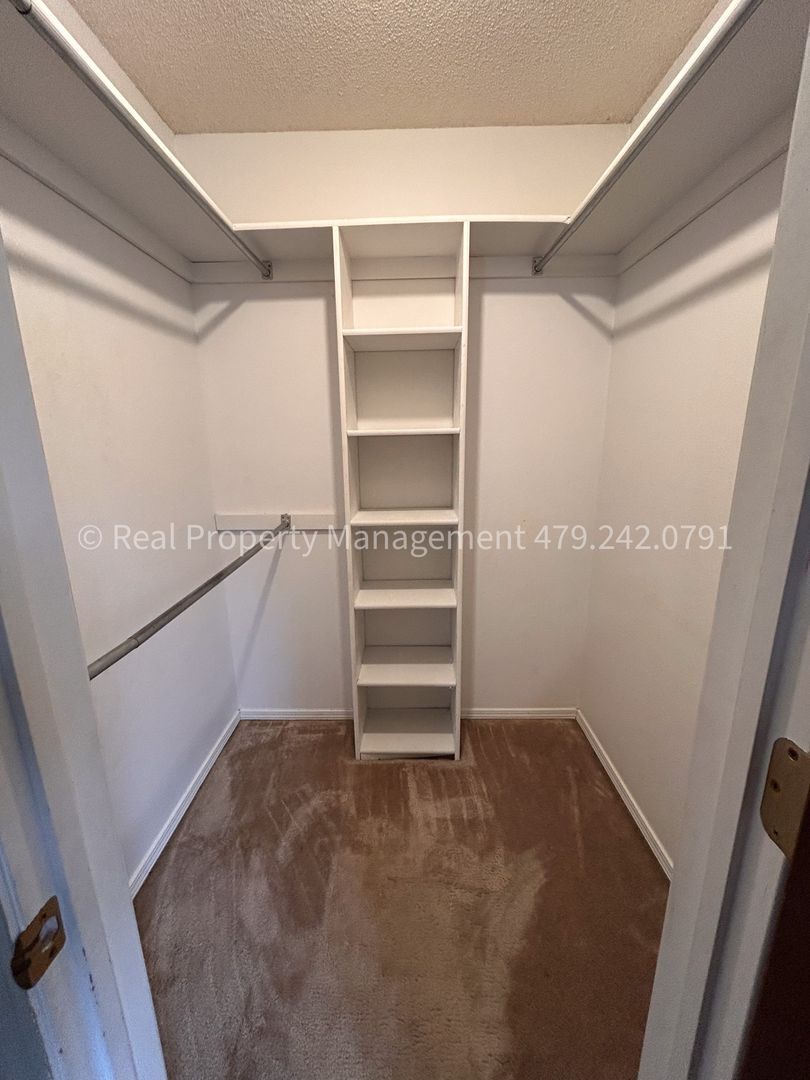 Building Photo - 80 Grand View Dr