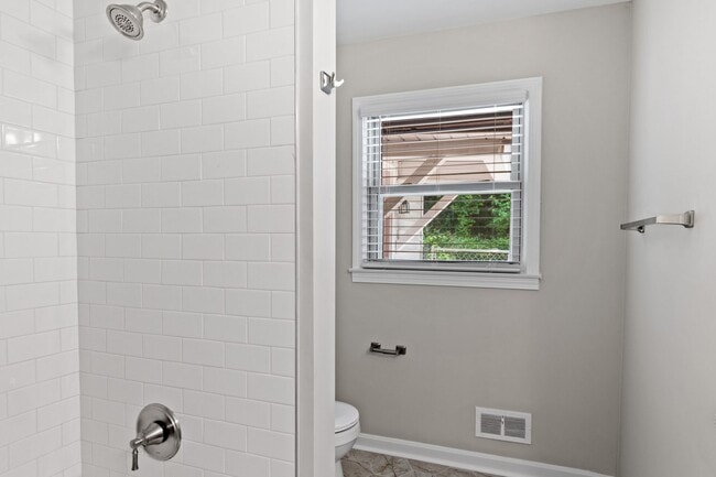 Building Photo - Introducing a newly renovated 3 bedroom, 2...