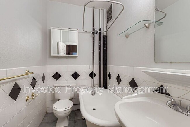 Building Photo - 1376 Pearl St