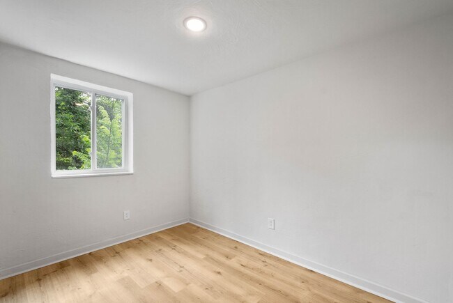 Building Photo - READY FOR MOVE IN! FULLY RENOVATED 2-BEDRO...