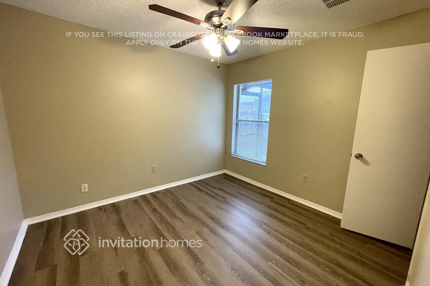Building Photo - 901 Sandywood Dr