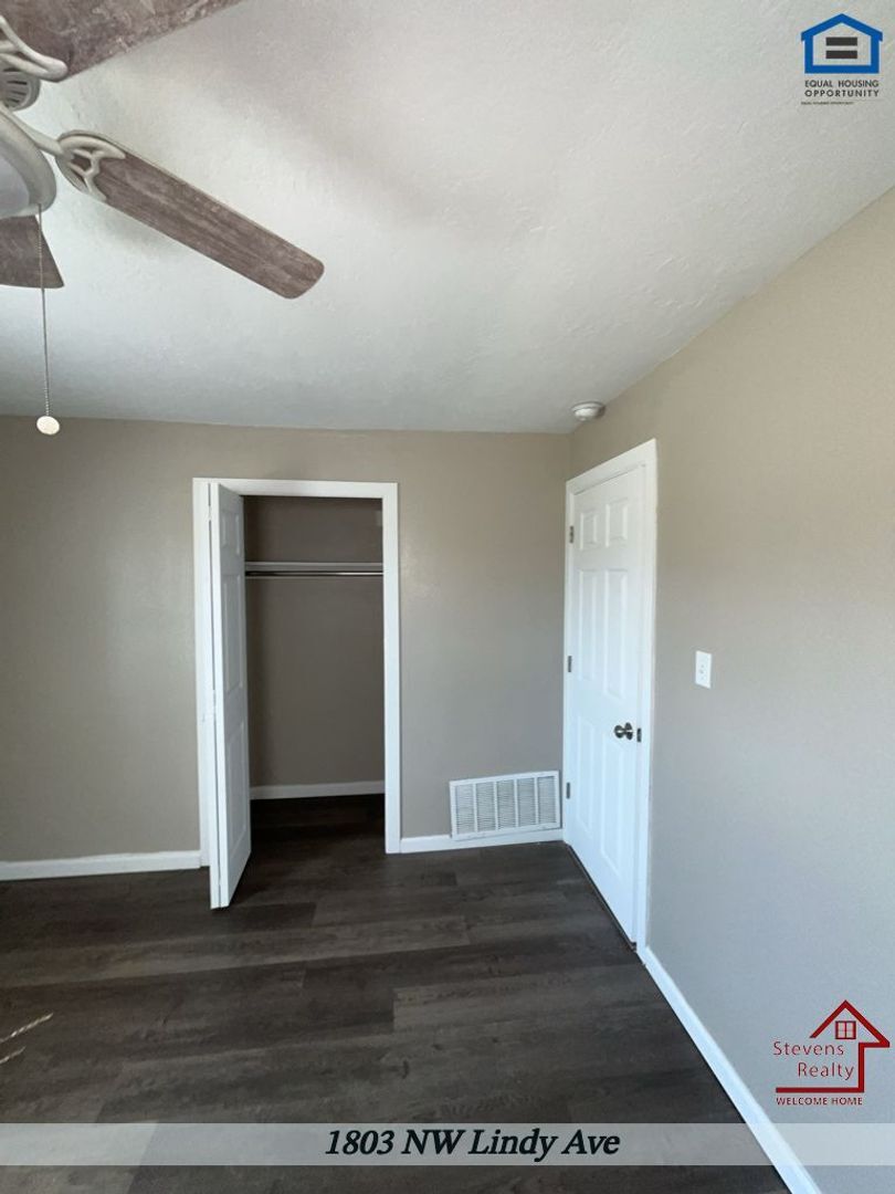 Building Photo - 1803 NW Lindy Ave