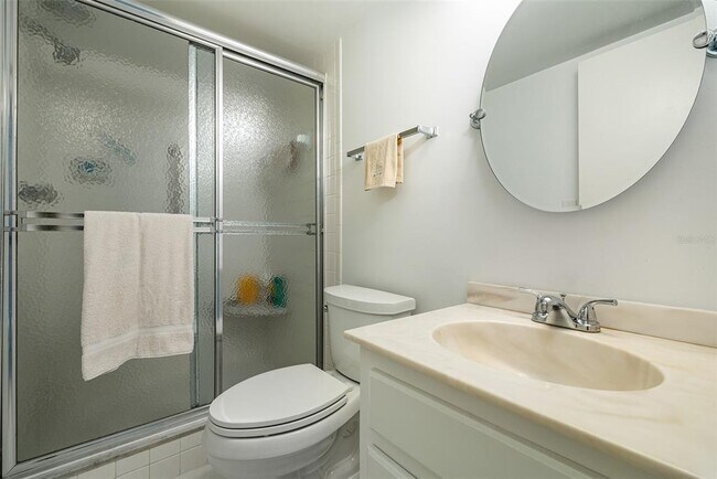 Building Photo - 420 64th Ave